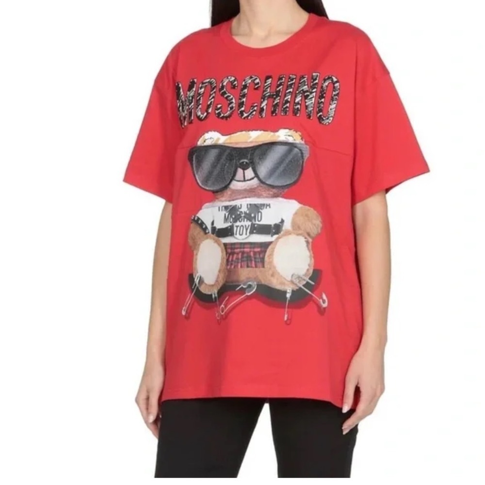 Moschino 🐻 Bear! Red Short Sleeve Tee with Graphic Design! Nwt